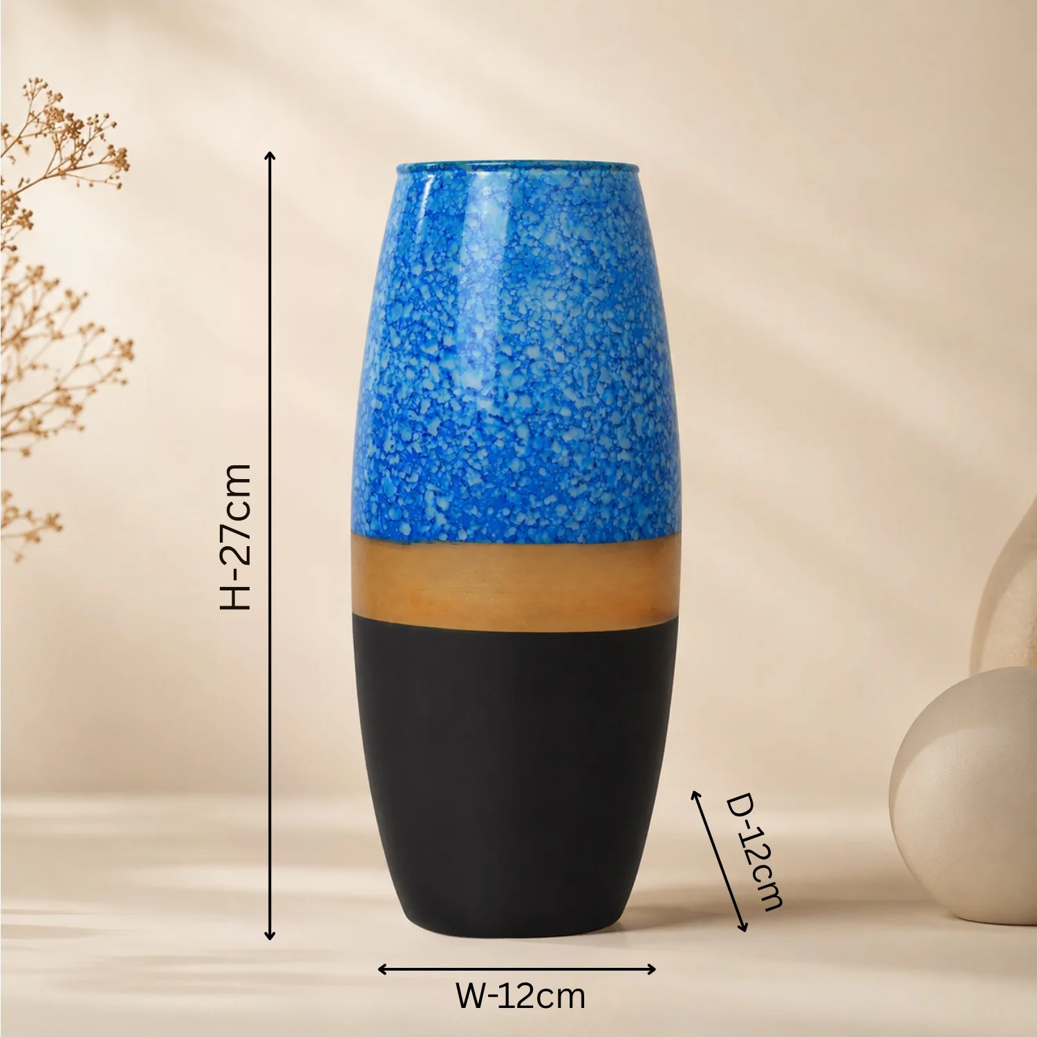Blue Pattern and Golden Contrast